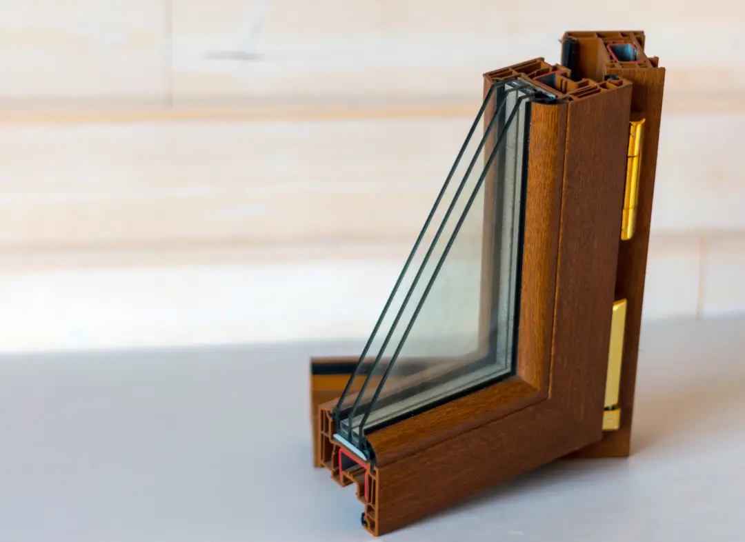 Installation de fenêtre en bois sur mesure Le Fenouiller